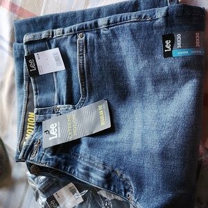 Mens Lee Extreme Motion jeans. Size 36 × 30